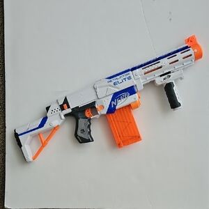 Nerf N-Strike Elite Retaliator dart blaster!